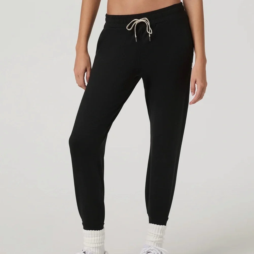 Vuori | Performance Jogger - Picture 1 of 5